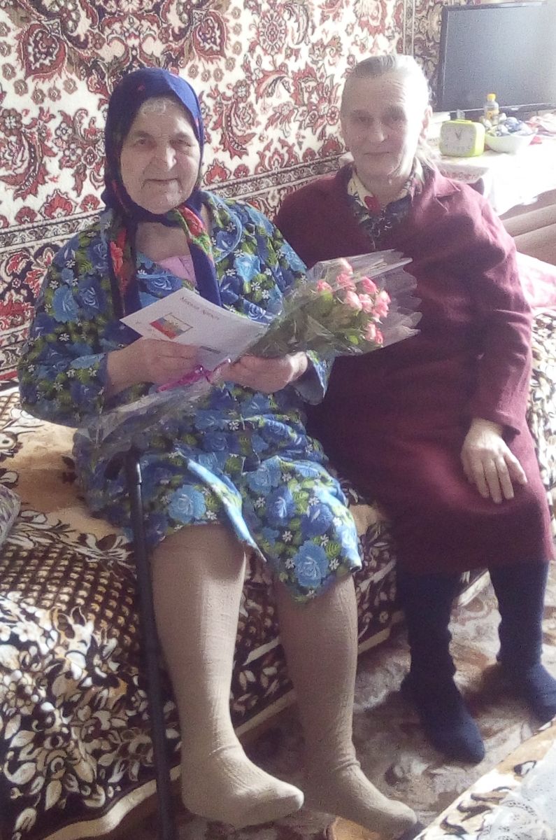 Поздравляем Лукшину Анну Семеновну с 90-летием